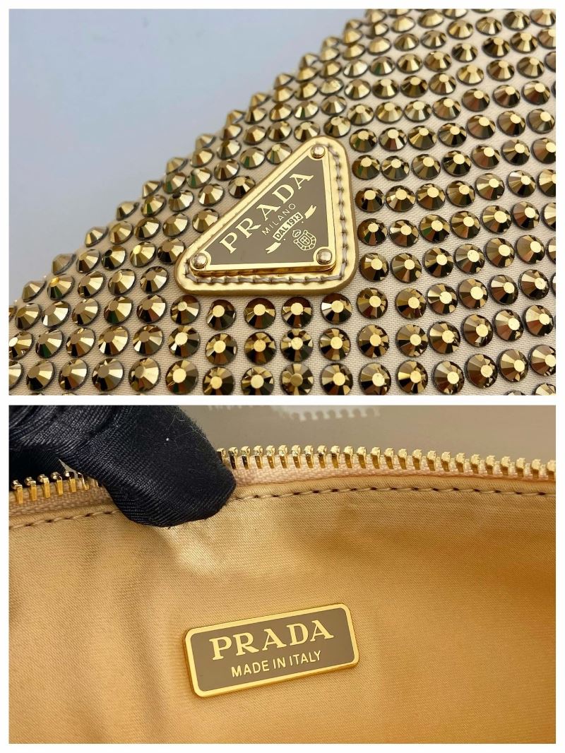 Pra*a triangle pouch